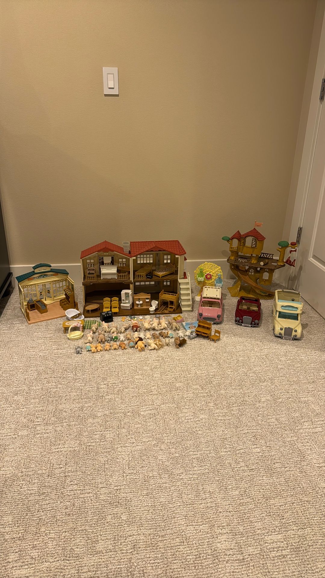 Calico Critter Red House, Grocery Mart, Tree House, Cars And More!