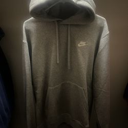 GREY NIKE PULL OVER