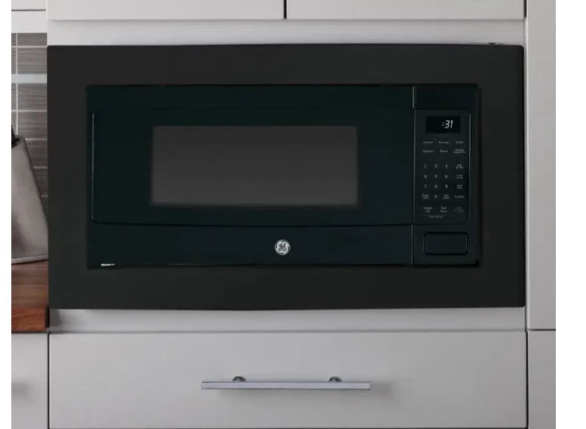 GE 1.1-cu ft 950-Watt Countertop Microwave (Black) PCHK11S1WBB- New Open Box