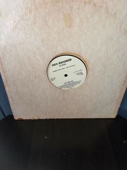 Klique – I Can't Shake This Feeling / Let Me Do (MCA Records, catálogo L33-1773) de 1982
