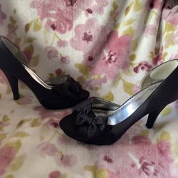 Michaelangelo Maribelle Stilettos 8M Black Silky Peep Toe Pumps Bows 4.25 Heels