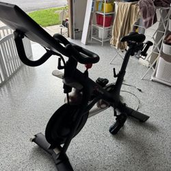 Amazing Condition Peloton Stationary Bike 