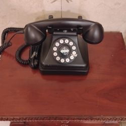 Crowley Model: CR 62 Phonograph/ Black Push Button