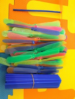 Prop-Top Plastic Flying Helicopter Toys Bulk Lot