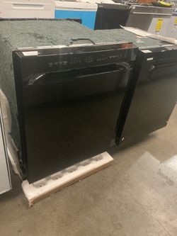 Midea MDF24P1BBB Front Control Built-In Dishwasher (Open-Box / Scratch & Dent)