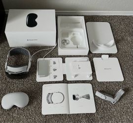 Apple Vision Pro Mixed Reality Headset