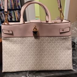 New Michael Kors Purse With Tags