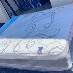 New Queen Size Pillow Top Mattress 