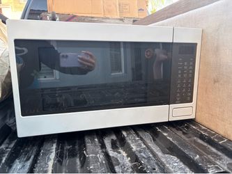 Cafe 1.5-cu ft 1000 -Watt Countertop Convection Microwave ( Matte White )