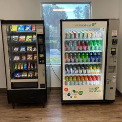 TWIN VENDING MACHINES WITH CREDIT CARD READER
