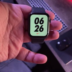 Apple Watch Series 5 Aluminum Wifi Only