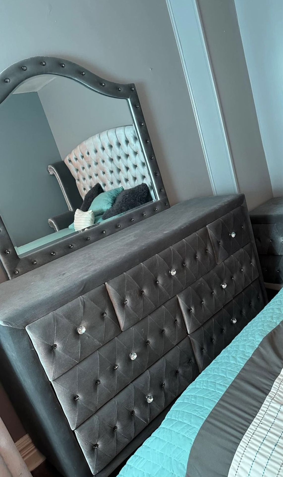 Queen Gray Upholstered Bedroom Set