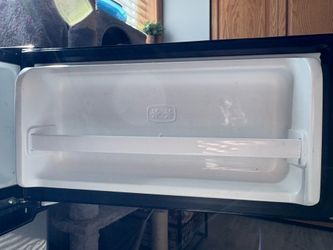 Mini fridge with freezer