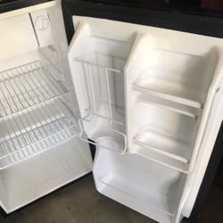 Pequeño Refrigerador Marca Magic Chef