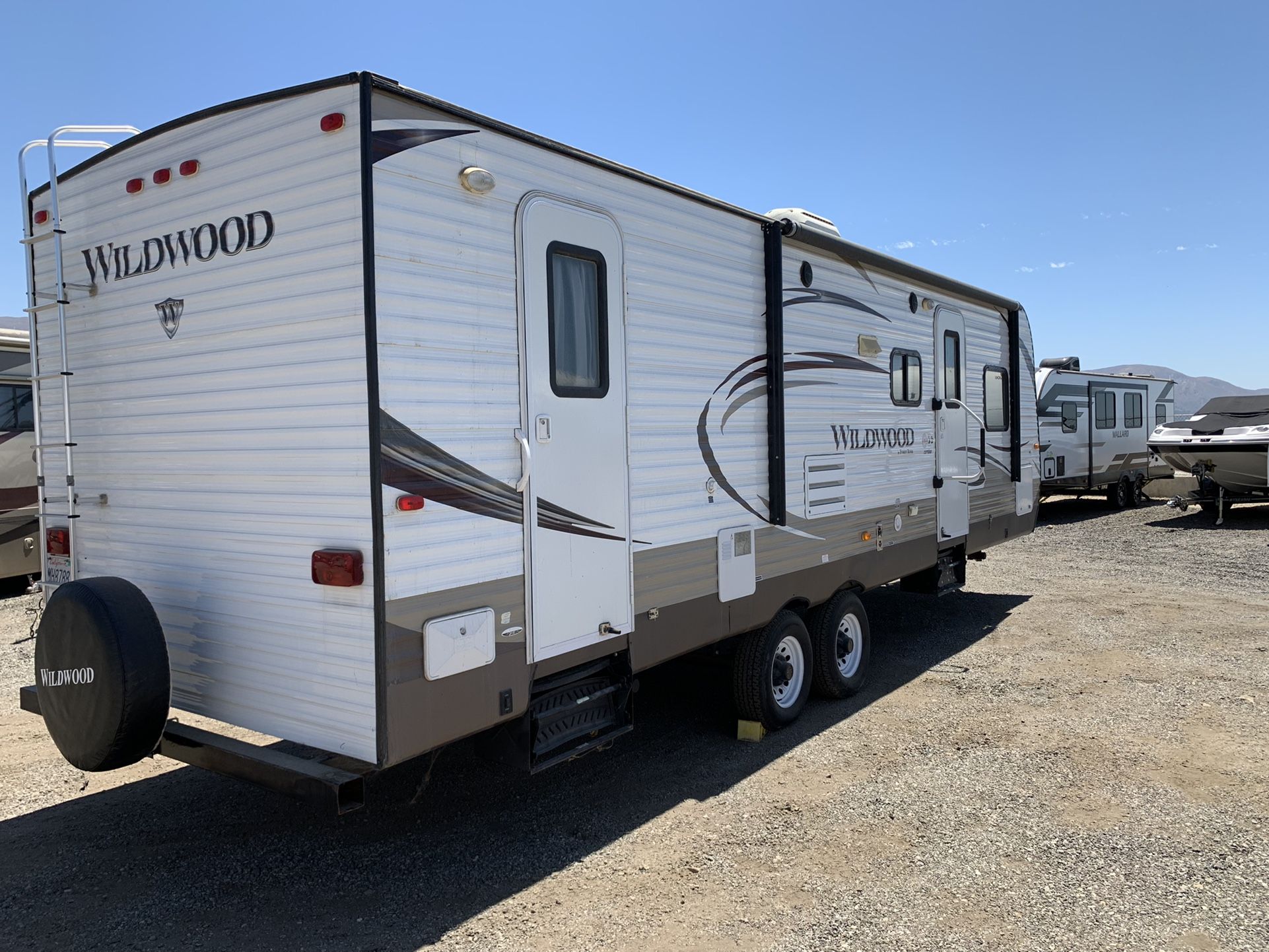 Wildwood 27 Travel trailer - Very Clean