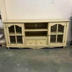 Entertainment/TV Stand