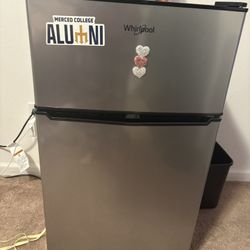 Mini Fridge/freezer