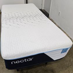 LIKE NEW! Nectar Classic Twin XL/Split-King Mattress - Delivery Available