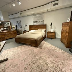 New King size solid wood 6 pc bedroom set