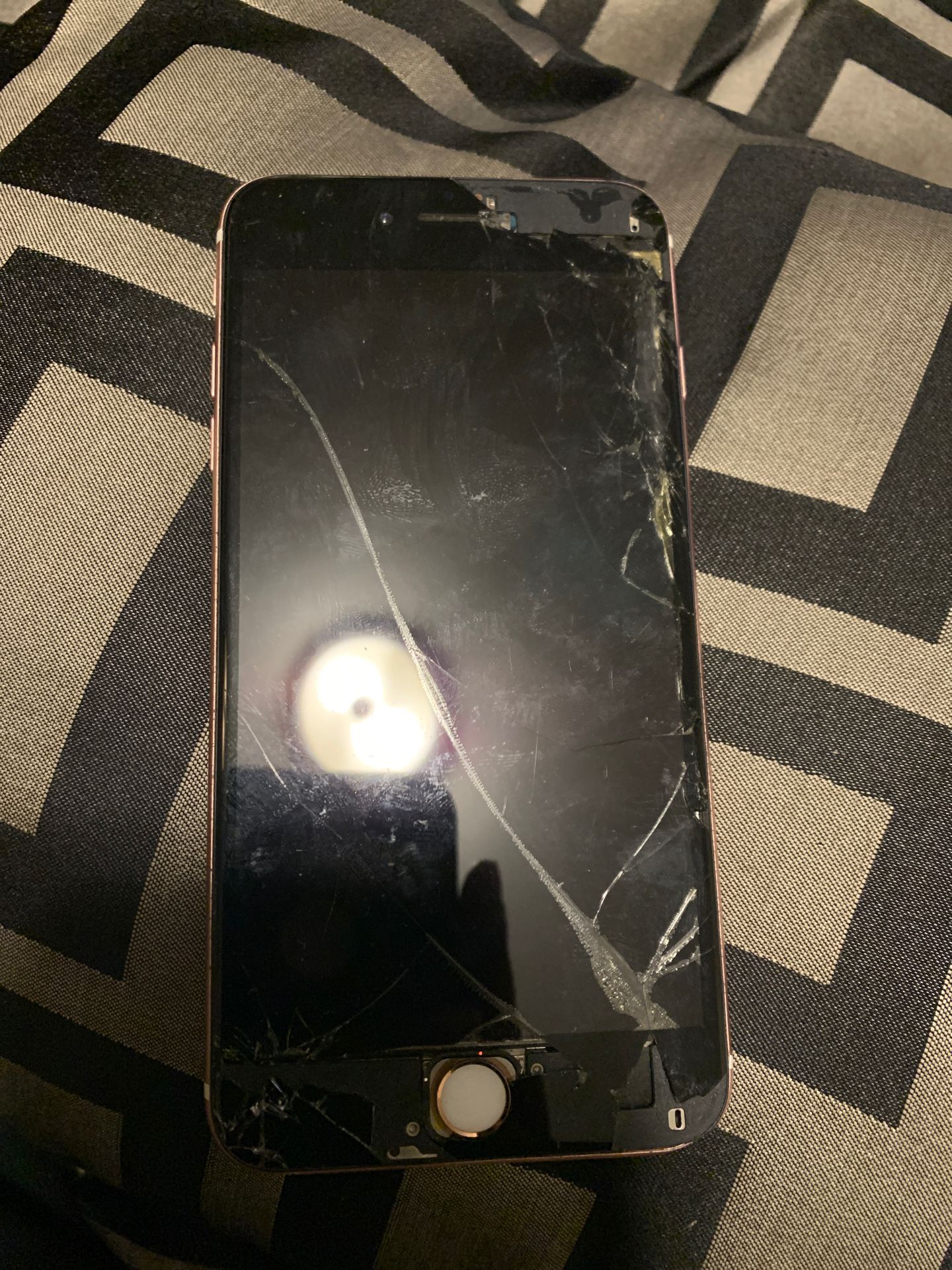 Cracked iPhone 6s Plus