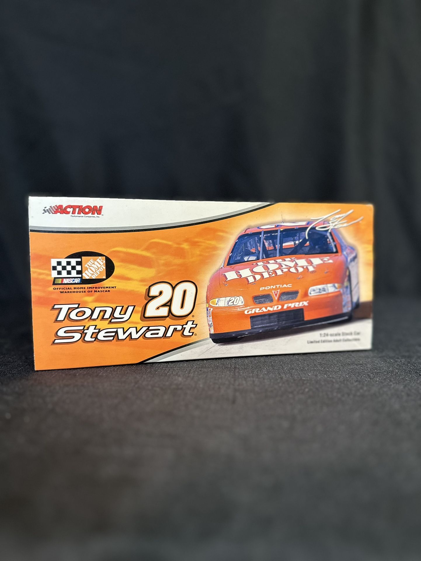 Tony Stewart #20 ACTION 1:24 Scale Stock Car