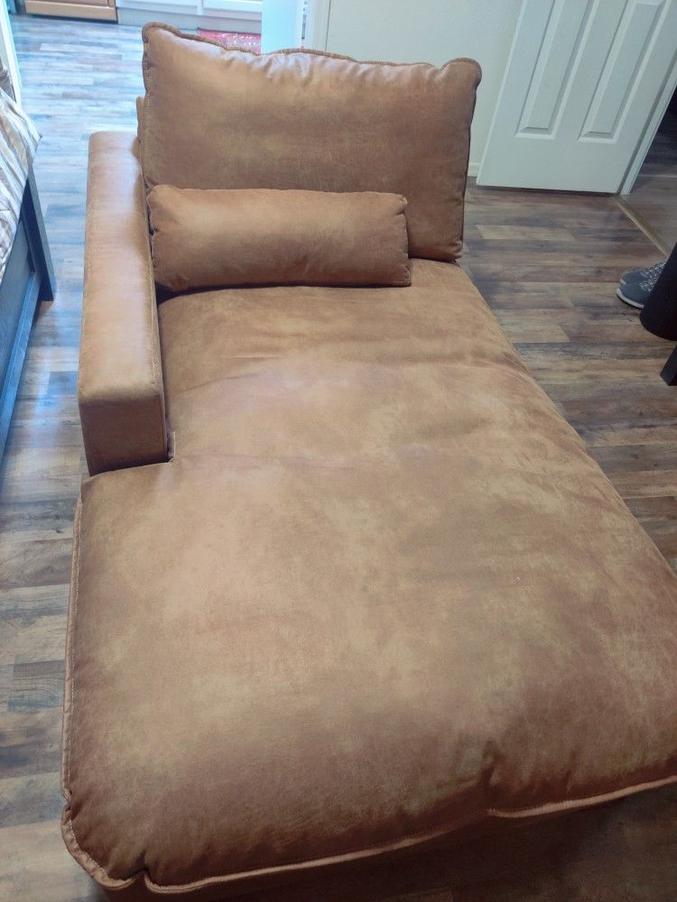 Beautiful Chaise Lounge 