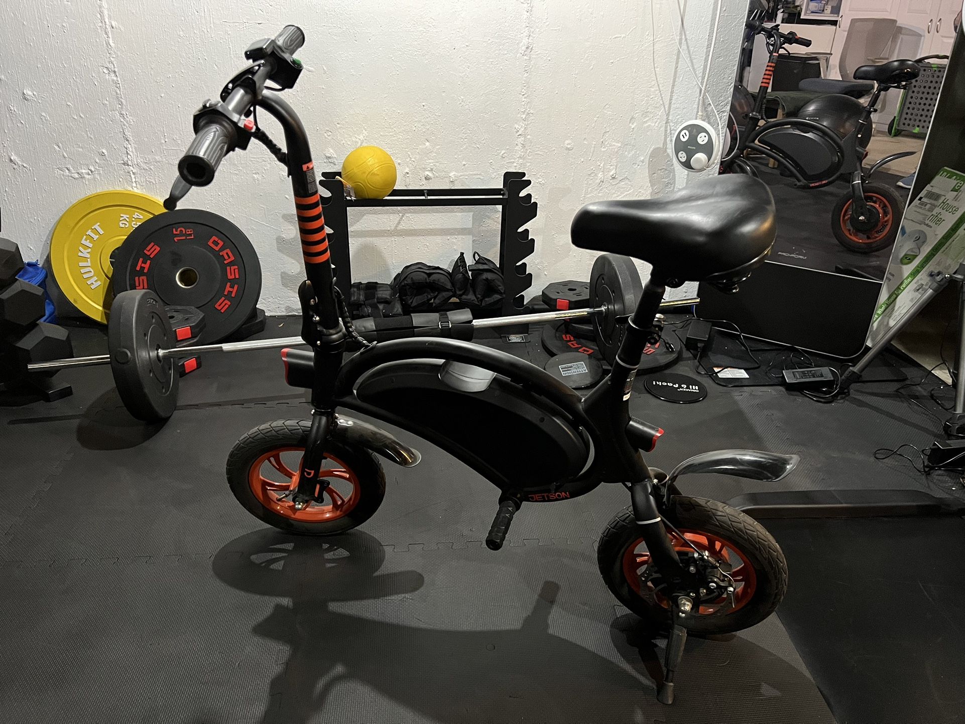 Jetson Bolt Adult Folding Electric Ride On, Foot Pegs, Easy-Folding, Built-in Carrying Handle, Lightweight Frame, LED Headlight, Twist Throttle, Cruis