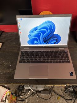 Dell Latitude 5540 P127F 15.6" Laptop