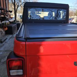 Trifold aluminum payload cover Jeep Gladiator 300 lbs 
