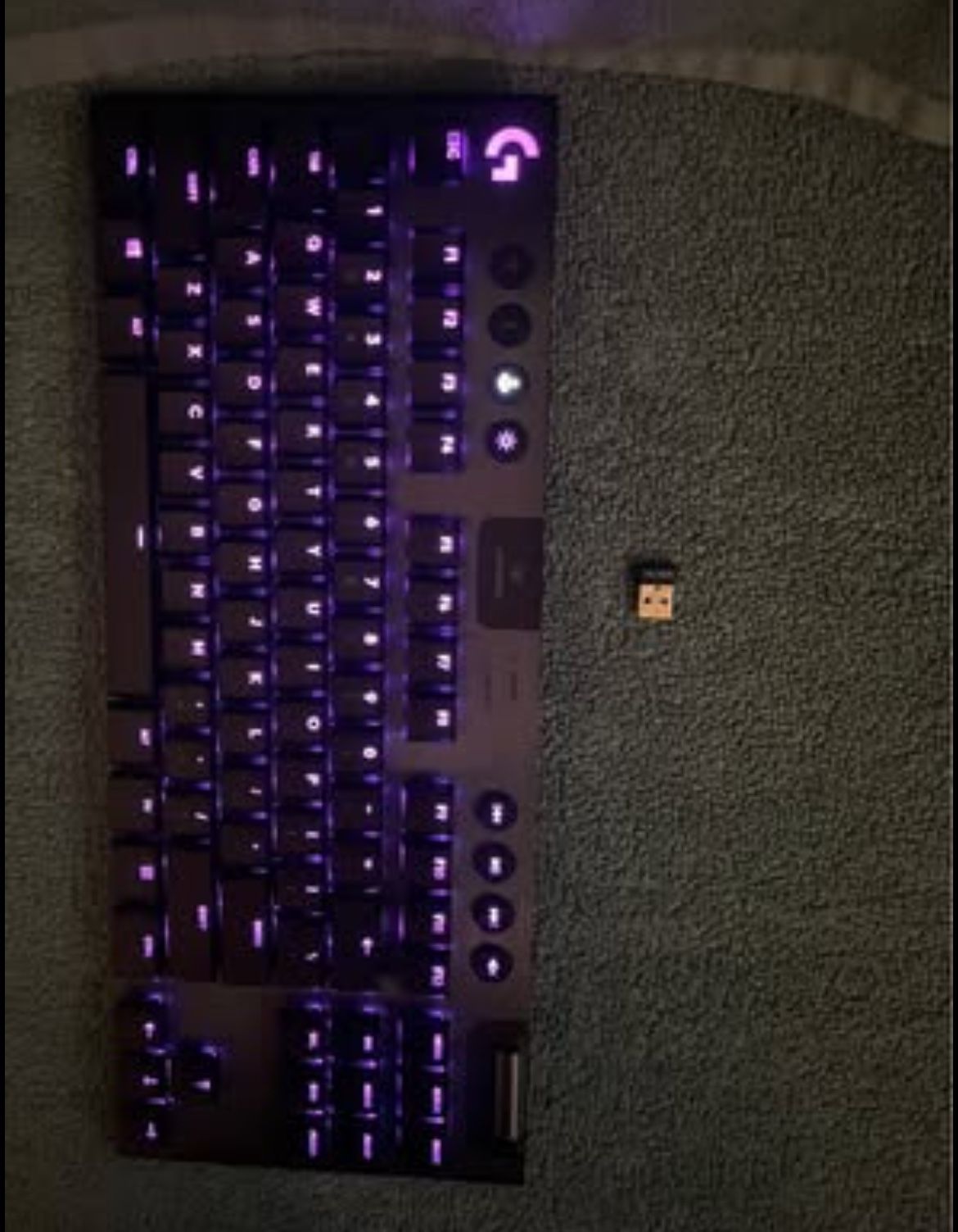 Logitech G915 TKL Tenkeyless Lightspeed Wireless RGB Mechanical Gaming Keyboard. No Wire