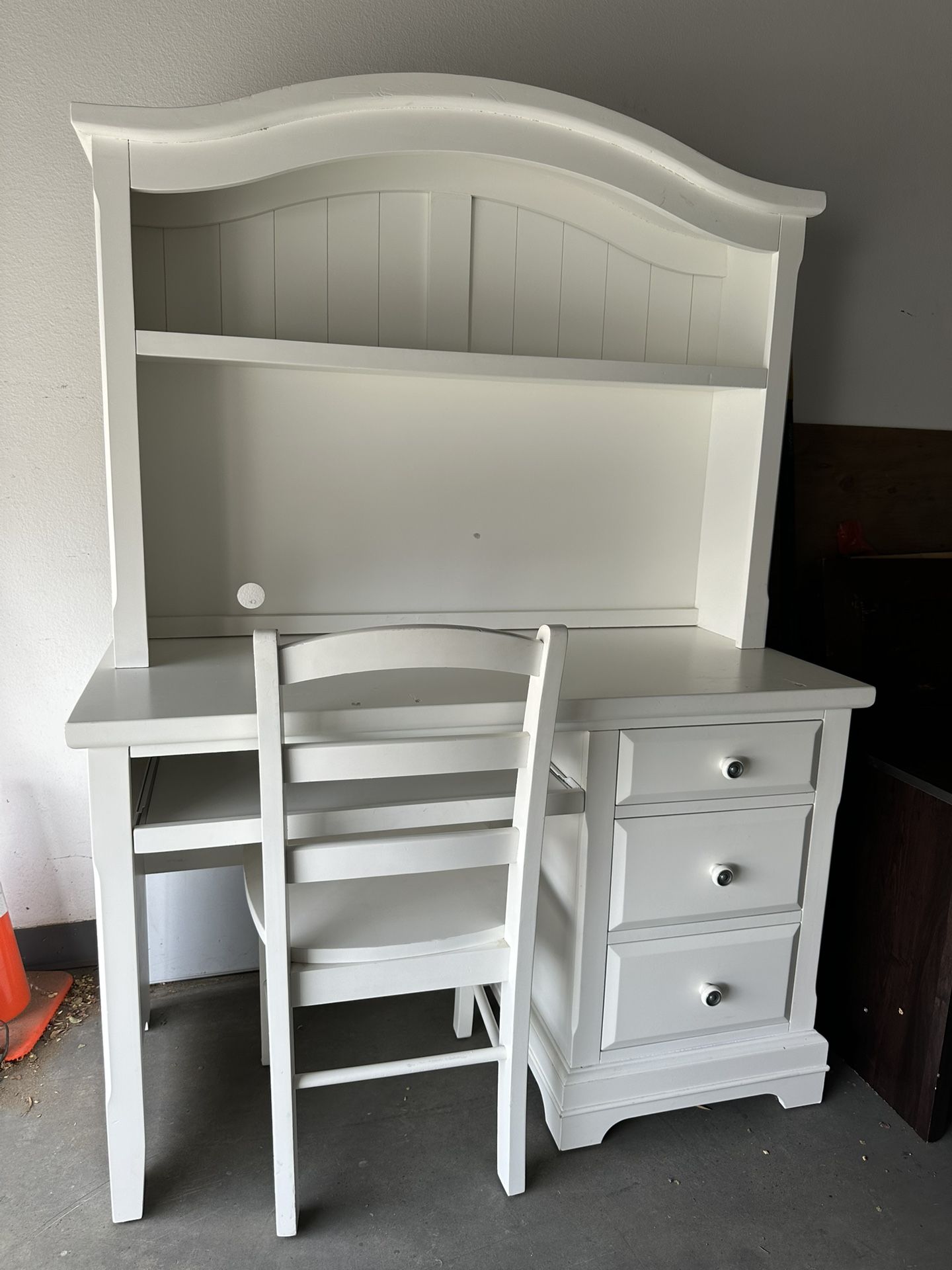 Solid Wood Desk with Hutch & Chair – Cottage/Farmhouse Style
