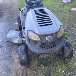 Craftsman Riding Lawnmower 