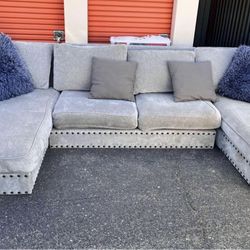 Large U Shape Sectional Couch W/pillows