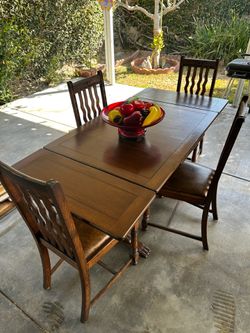 Wood Table and Chairs Set Great Condition