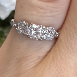 Platinum Ring With Natural Diamonds