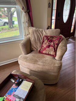 2 lounge chairs with ottoman