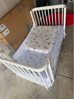 CRIB/TODDLER BED 3 in 1 set WITH MATTRESS