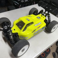 Xray XB8E with electrics