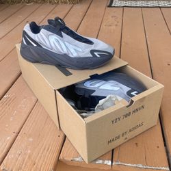 Yeezy 700 MNVN 