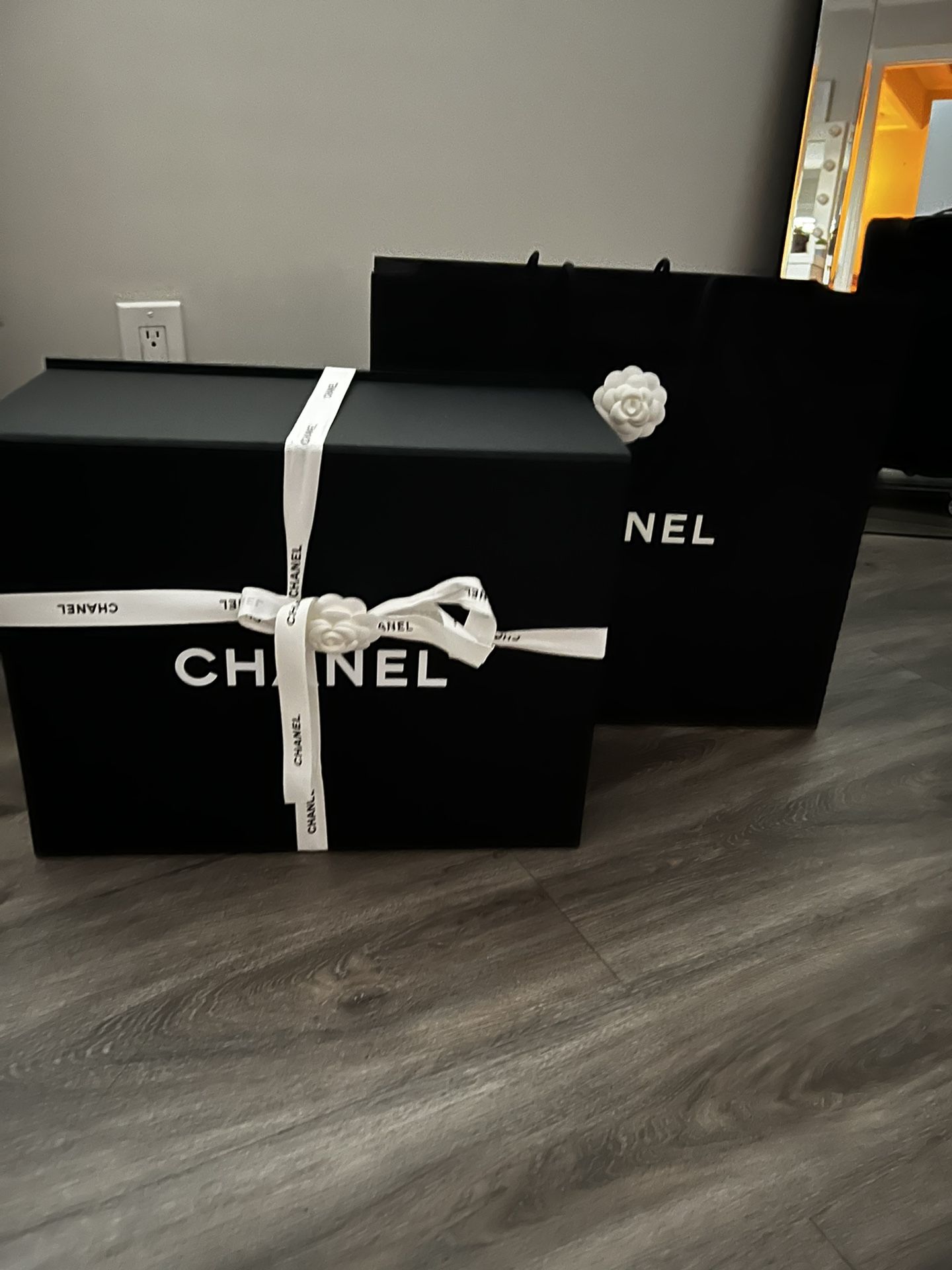 Box And Shopping Bag Chanel 