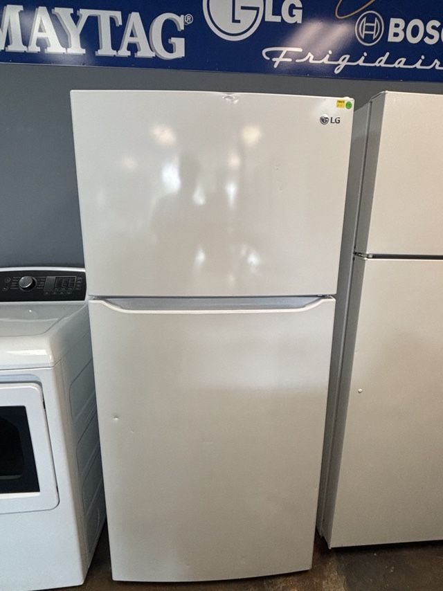 LG 20.2-cu Ft Top-Freezer Refrigerator (white)