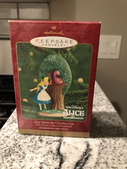 ALICE IN WONDERLAND ORNAMENT