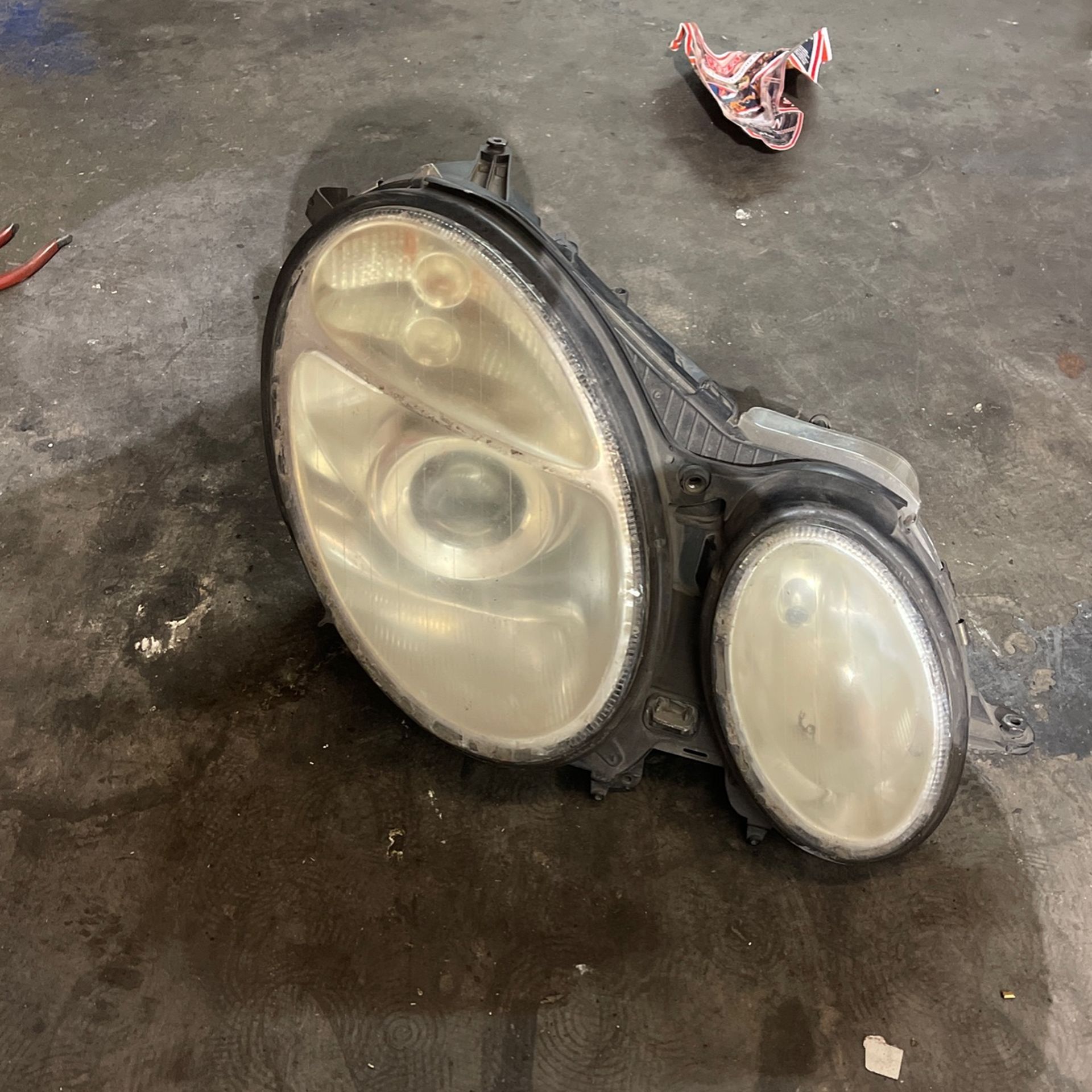 Left Passanger Side Head Light 2003 Benz E320 