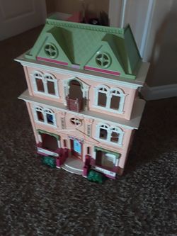 Little pet shop house and furniture