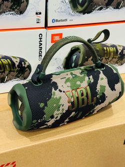 New JBL Charge 6 portable speaker has rugged camouflage fabric exterior. This waterproof bluetooth speaker features integrated carrying strap and tact