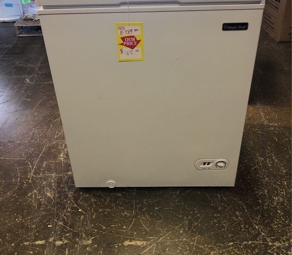 Magic Chef Chest Deep Freezer 5 Cu . Hmcf5w4 5 LF0Z