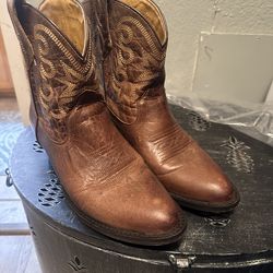 Shyanne women’s boots size 9 B