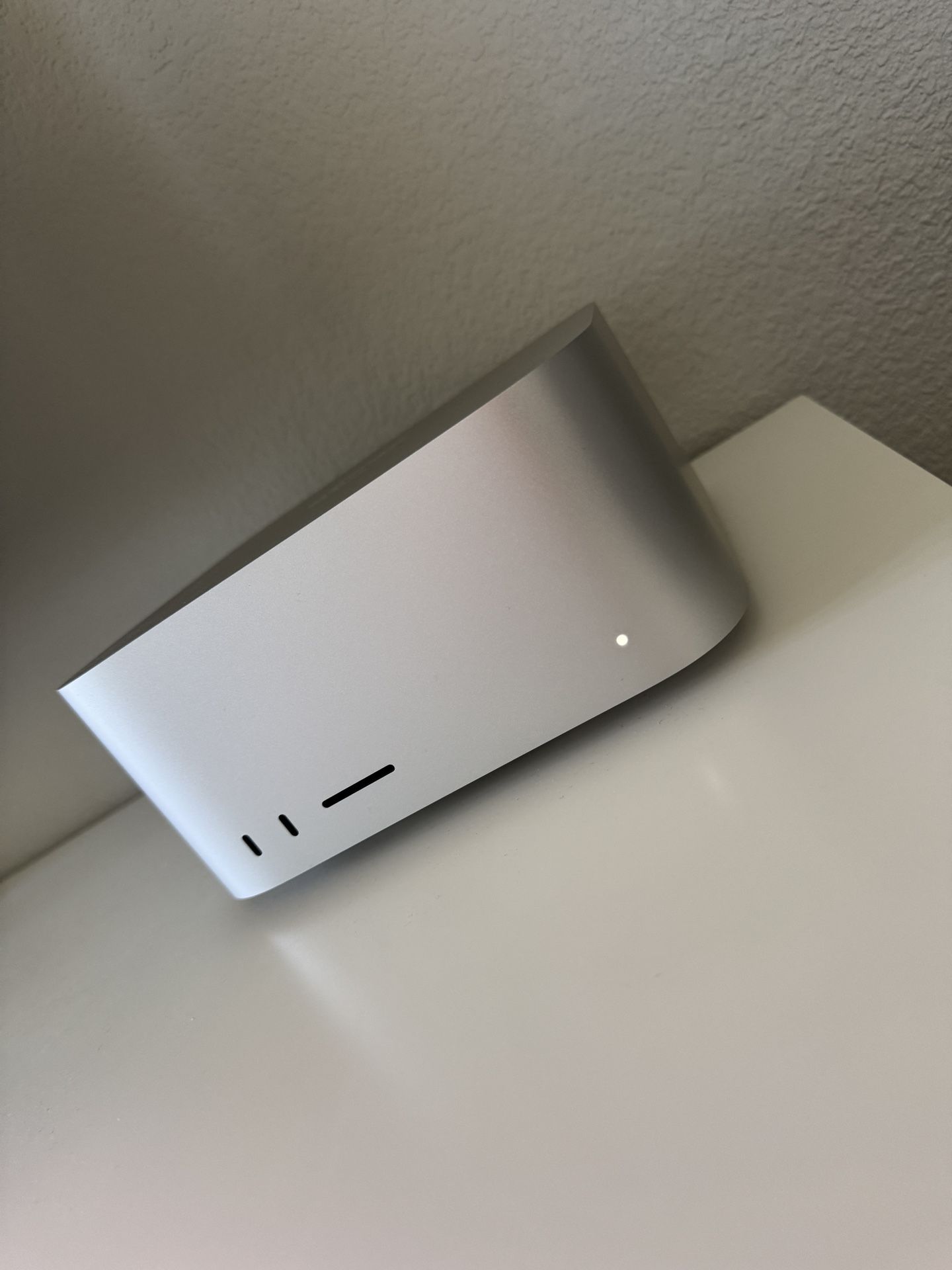 Apple Mac Studio M2 Max! 32GB Ram, 512GB SSD! Barely Used Can Pass As New!!! Paid $2300 Asking For $1650