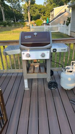 Weber Spirit 2 Grill. FREE. Must Pick Up