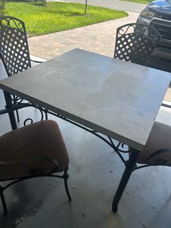 Kitchen table/with chairs